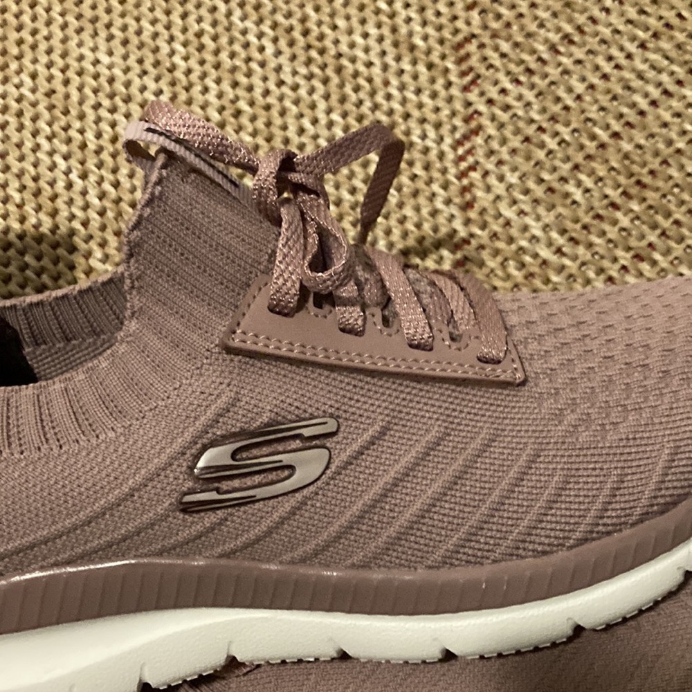 SKECHERS Memory Foam Brand New In Box Beautiful Mauve Color. Machine Washable ♥️ - Picture 6 of 9